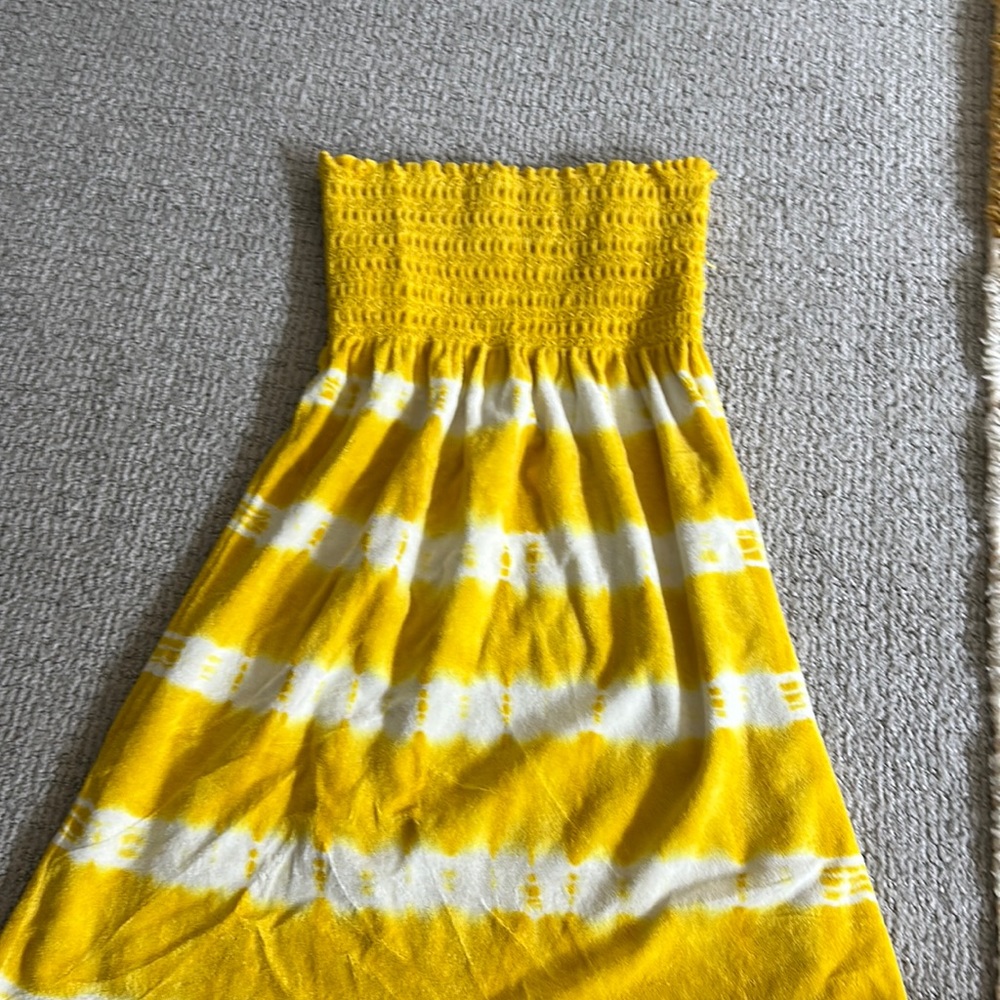 Yellow tie dye feet cloth strapless dress. Juicy couture
